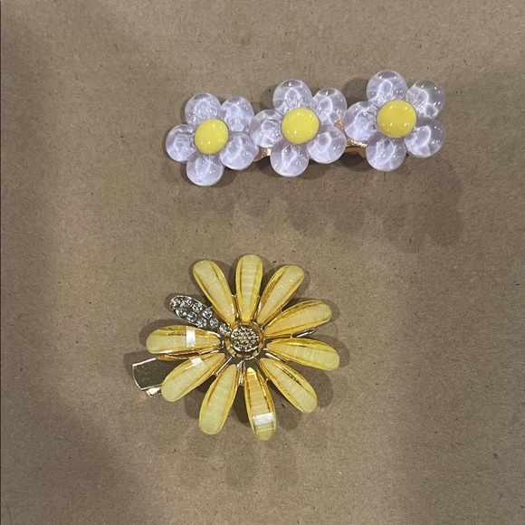 Yellow and White Flower Hair Clips - Picture 1 of 6
